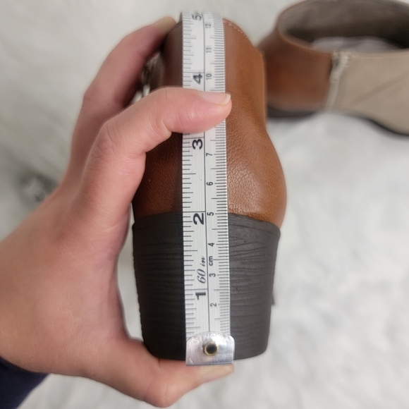 Taupe ankle boots. - Picture 7 of 7